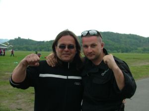 czarny